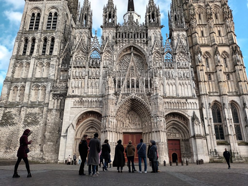 Touristes a la Cathedrale de Rouen © Juan Jodral